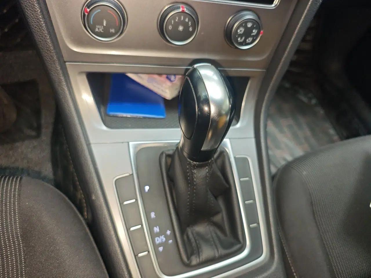Volkswagen Golf 2015 1.6L Automatic Fashion Model — миниатюра 14