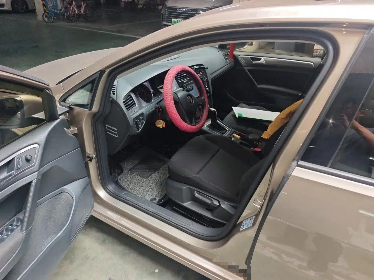 Volkswagen Golf 2015 1.6L Automatic Fashion Model — миниатюра 16