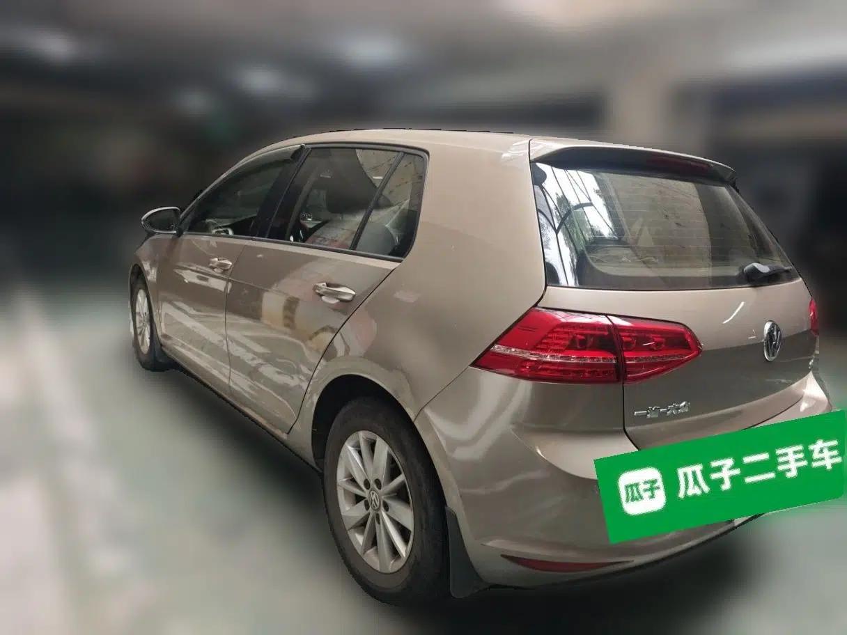 Volkswagen Golf 2015 1.6L Automatic Fashion Model — миниатюра 4