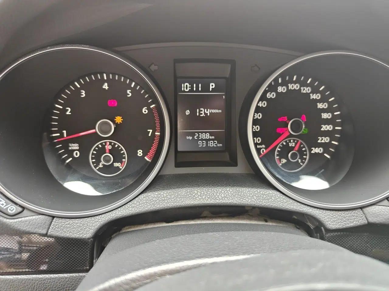 Volkswagen Golf 2012 1.6L Automatic Comfort Model — миниатюра 11