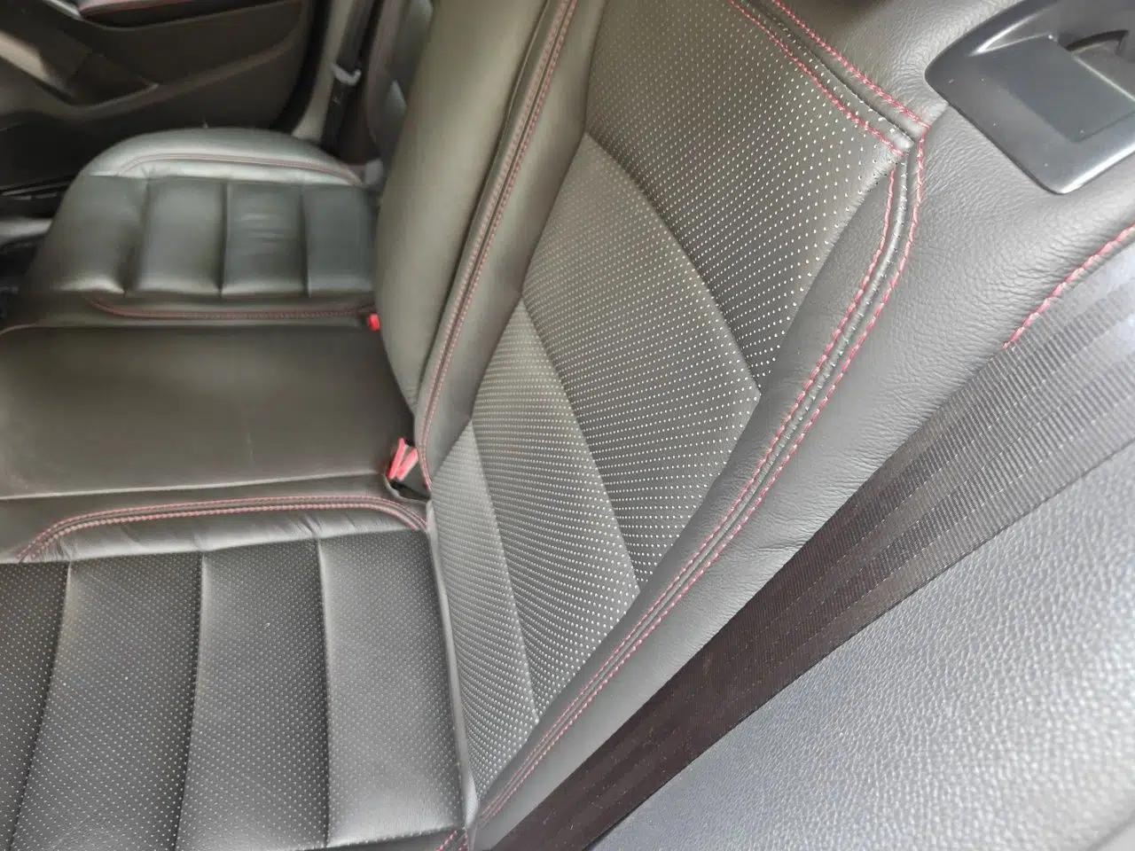 Volkswagen Golf 2012 1.6L Automatic Comfort Model — миниатюра 17