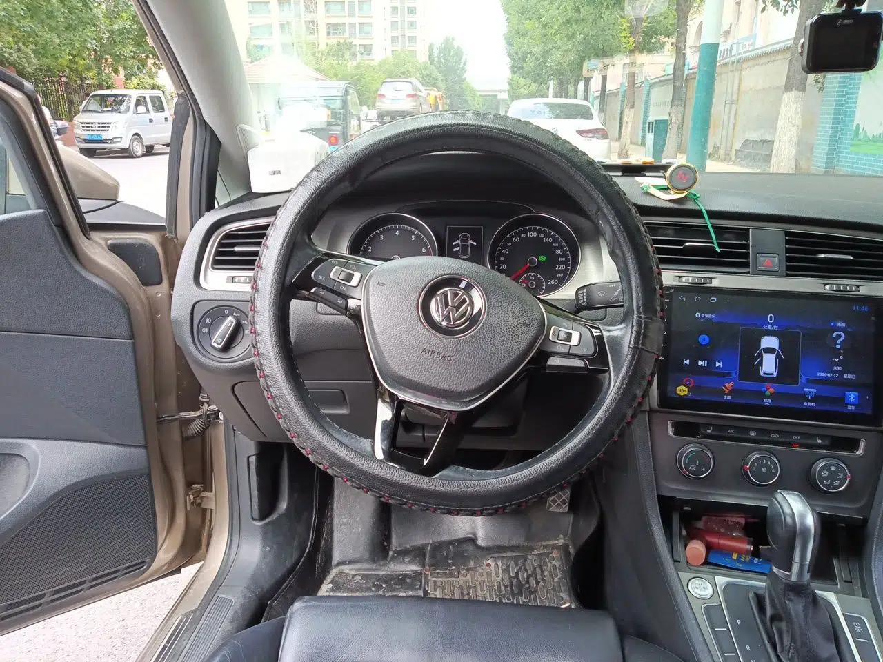 Volkswagen Golf 2014 1.4TSI Automatic Luxury Model — миниатюра 10