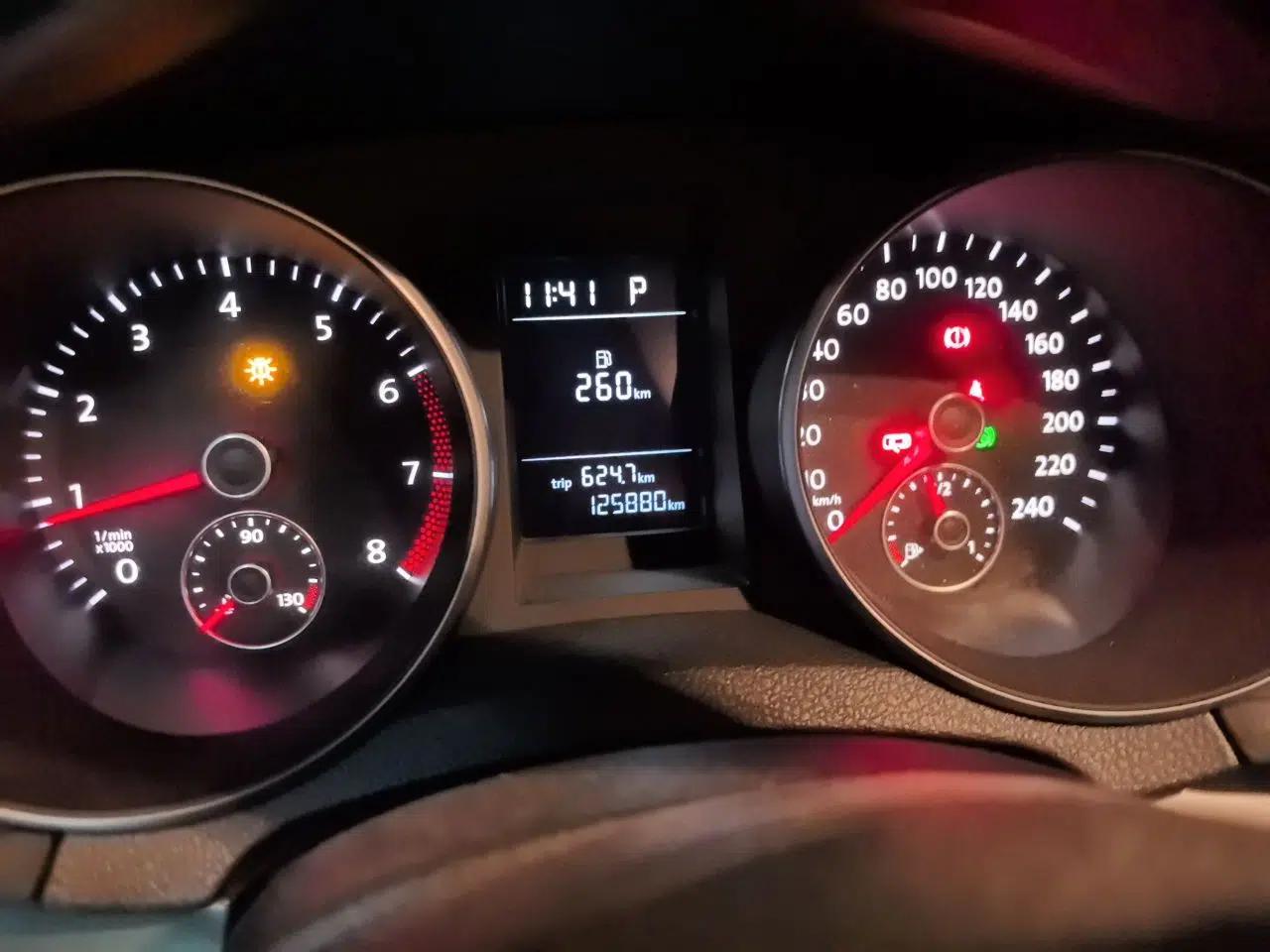 Volkswagen Golf 2011 1.6L Automatic Fashion Edition — миниатюра 12