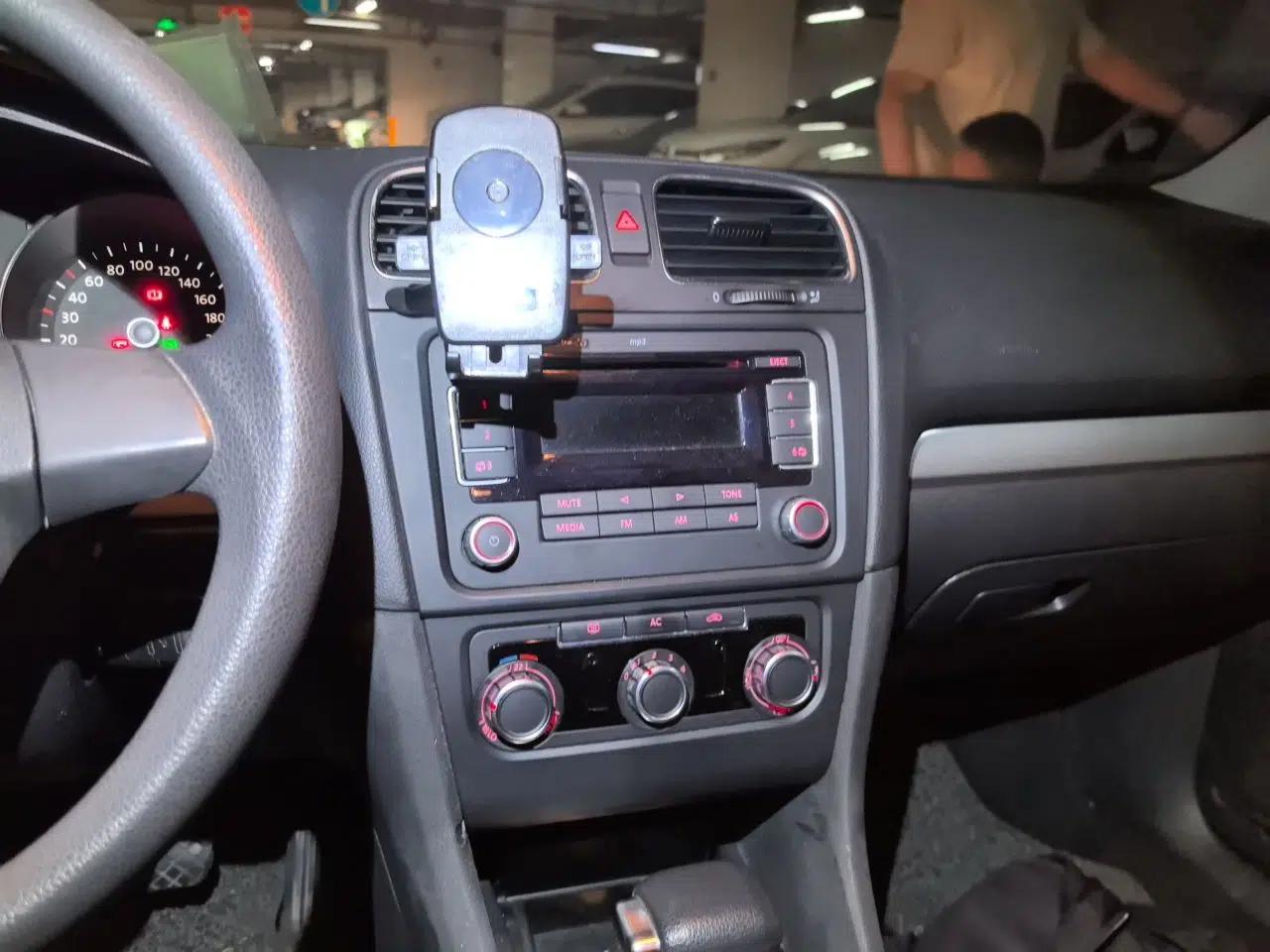 Volkswagen Golf 2011 1.6L Automatic Fashion Edition — миниатюра 13