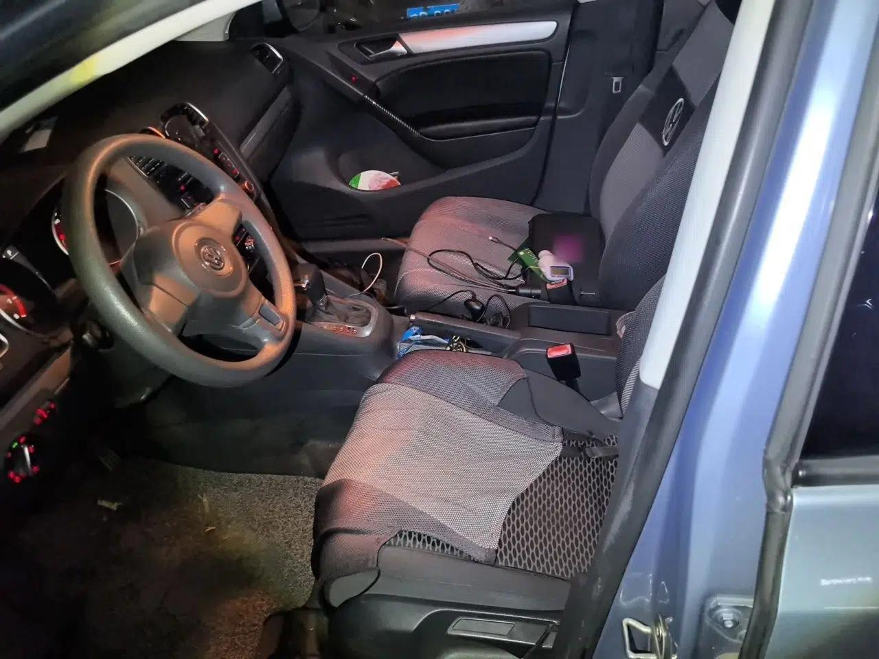 Volkswagen Golf 2011 1.6L Automatic Fashion Edition — миниатюра 15