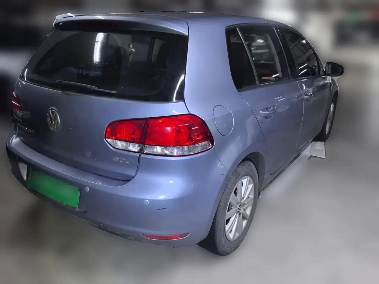 Volkswagen Golf 2011 1.6L Automatic Fashion Edition — миниатюра 6