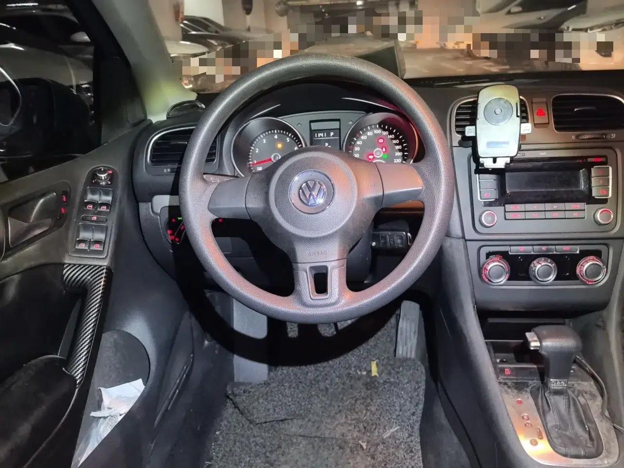Volkswagen Golf 2011 1.6L Automatic Fashion Edition — миниатюра 10