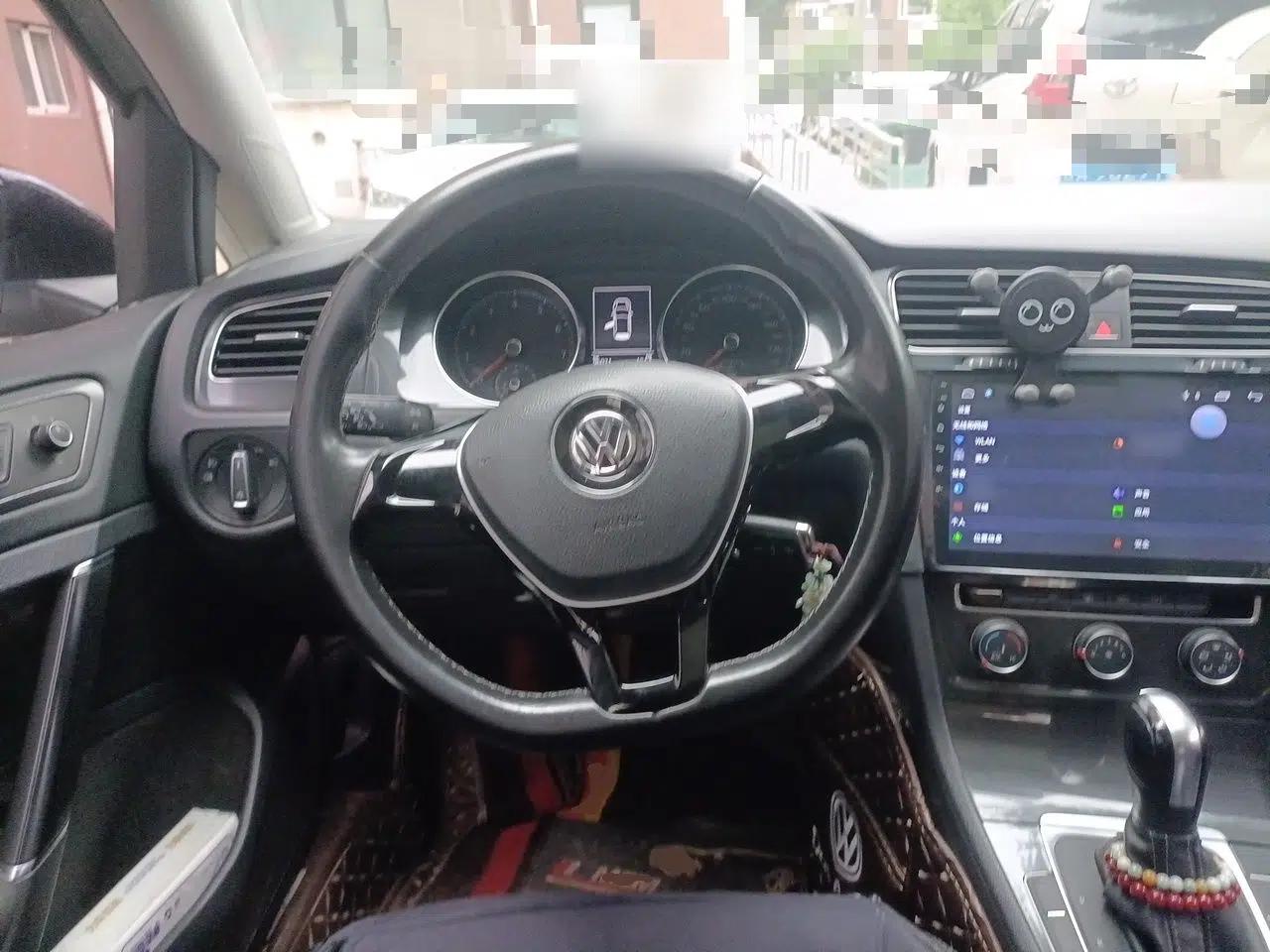Volkswagen Golf 2017 1.6L Automatic Comfort Million-Vehicle Anniversary Edition — миниатюра 14