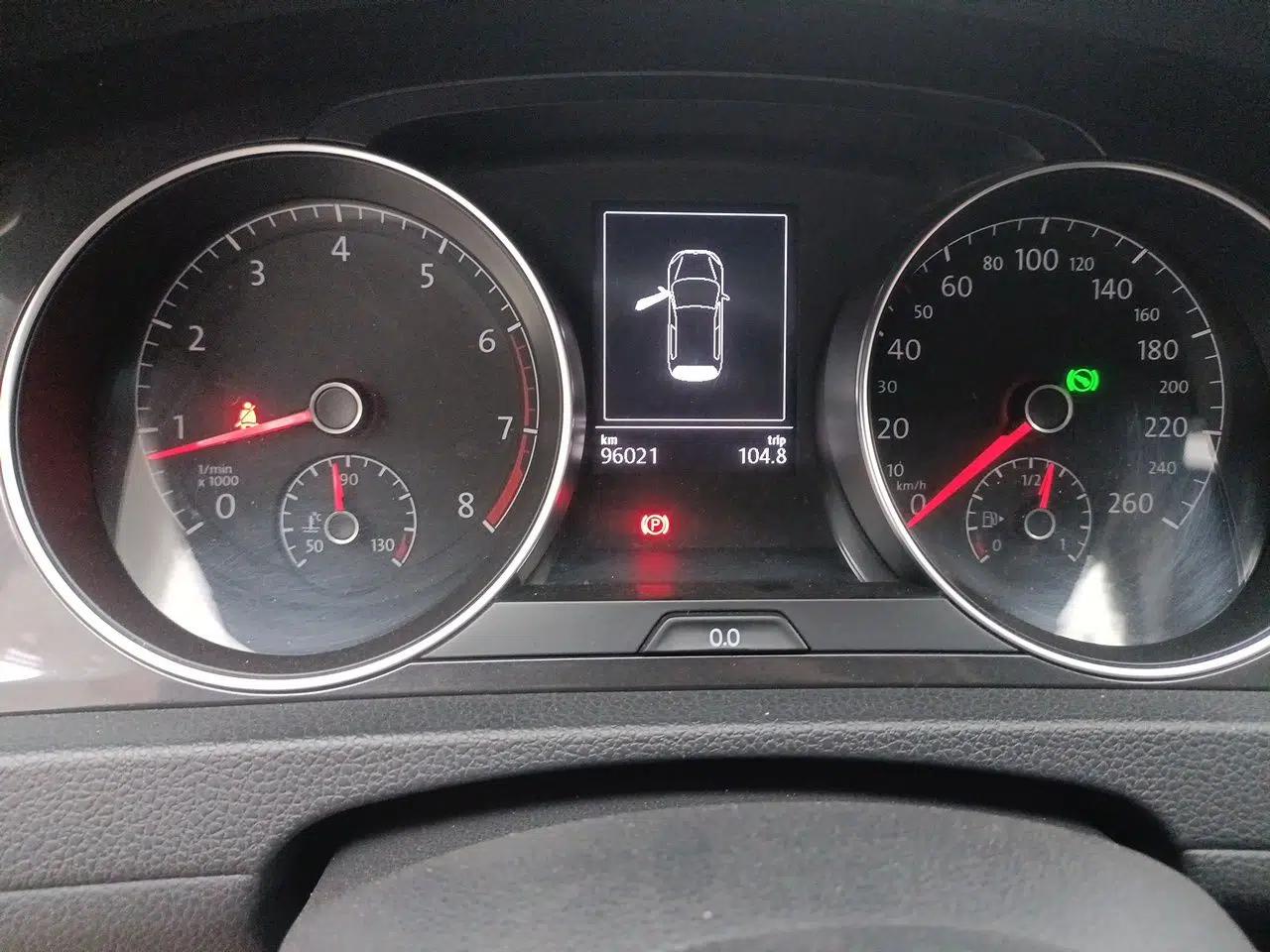 Volkswagen Golf 2017 1.6L Automatic Comfort Million-Vehicle Anniversary Edition — миниатюра 16