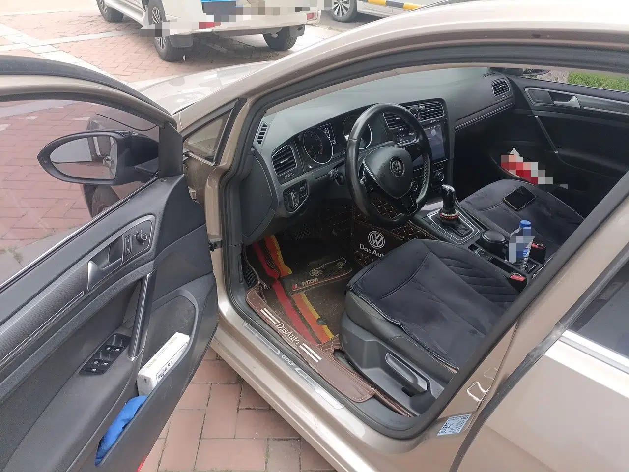 Volkswagen Golf 2017 1.6L Automatic Comfort Million-Vehicle Anniversary Edition — миниатюра 20