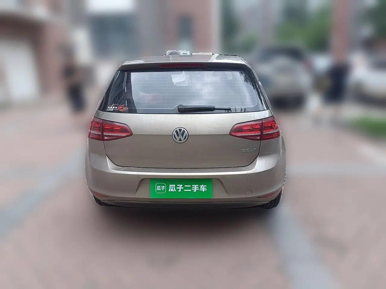 Volkswagen Golf 2017 1.6L Automatic Comfort Million-Vehicle Anniversary Edition — миниатюра 5