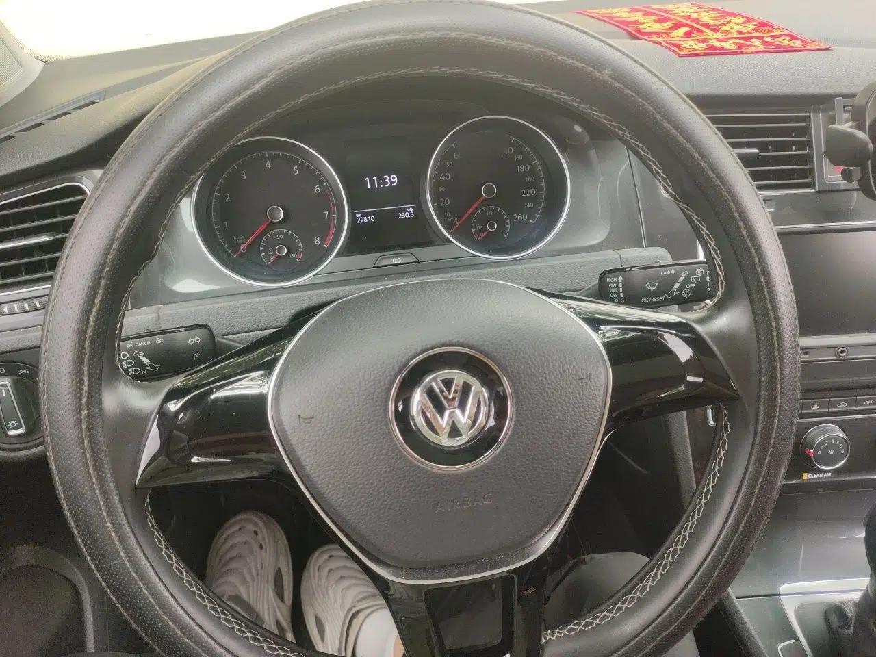 Volkswagen Golf 2017 230TSI Automatic Comfort Edition – Celebrating Milestone of One Million Units — миниатюра 10