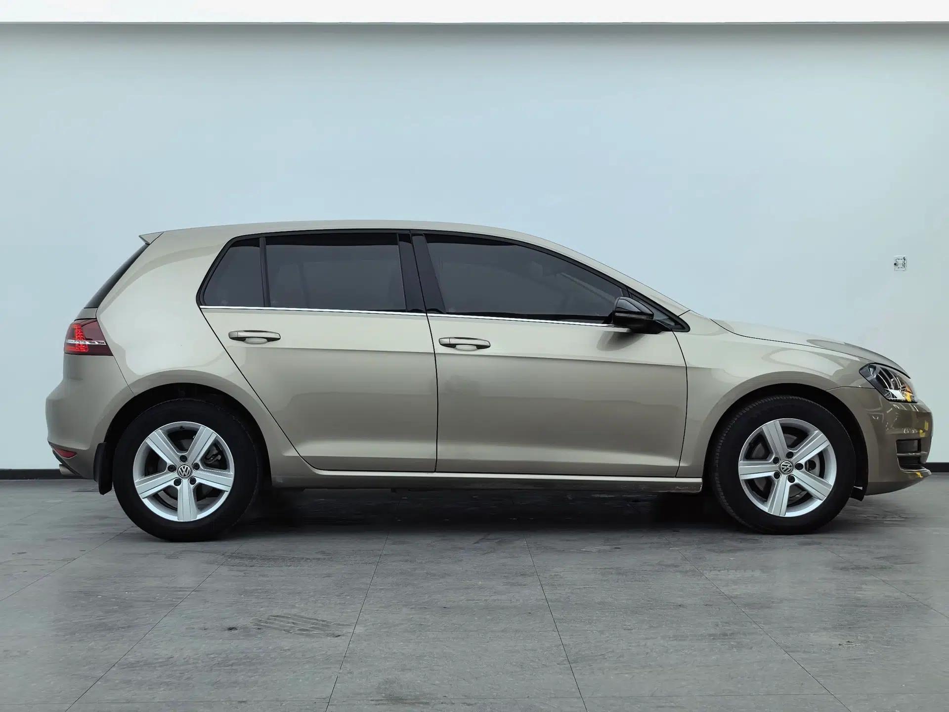 Volkswagen Golf 2017 230TSI Automatic Comfort Edition – Celebrating Milestone of One Million Units — миниатюра 18