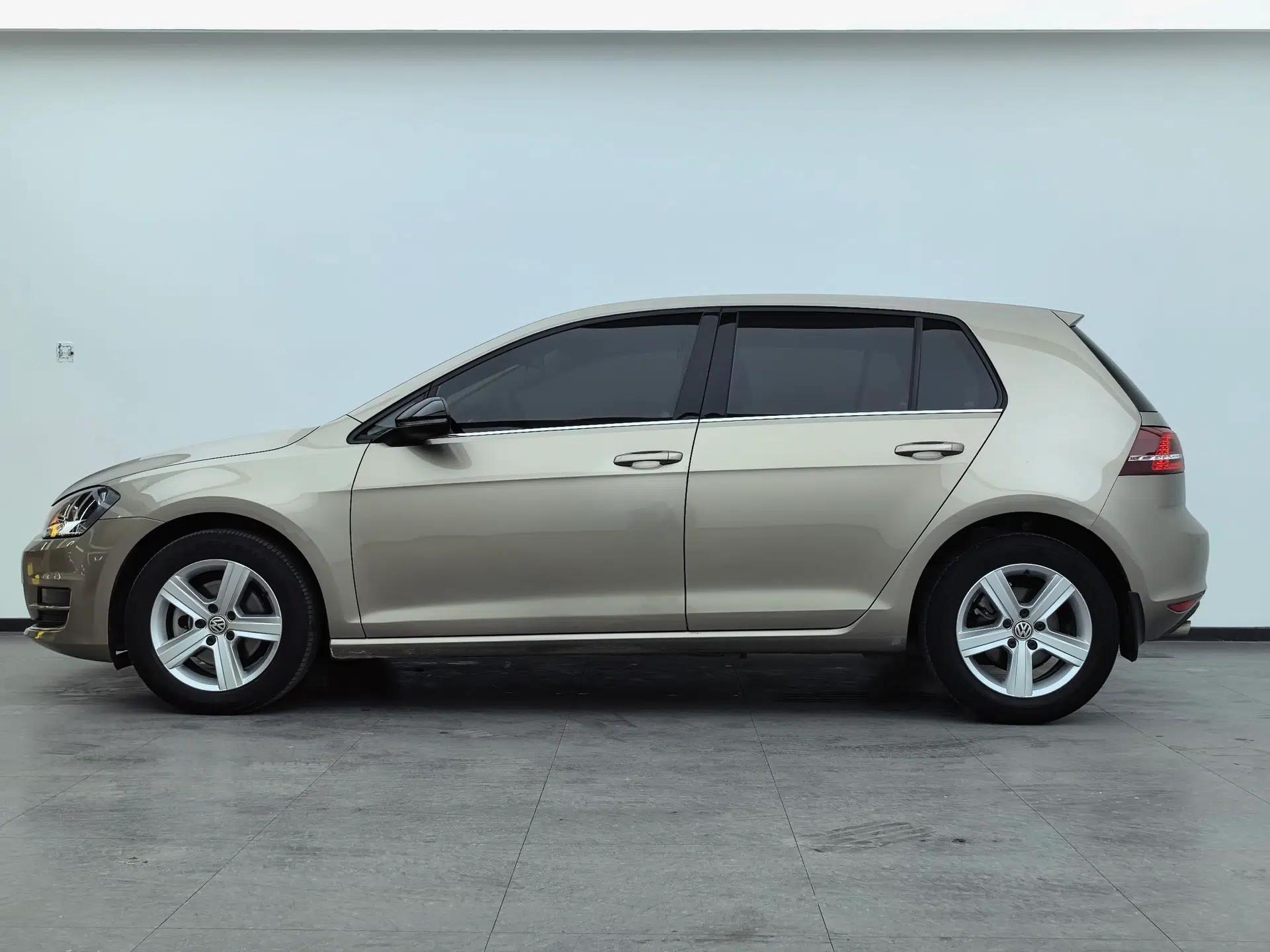 Volkswagen Golf 2017 230TSI Automatic Comfort Edition – Celebrating Milestone of One Million Units — миниатюра 19