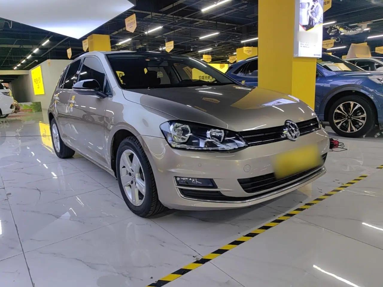 Volkswagen Golf 2017 230TSI Automatic Comfort Edition – Celebrating Milestone of One Million Units — миниатюра 3