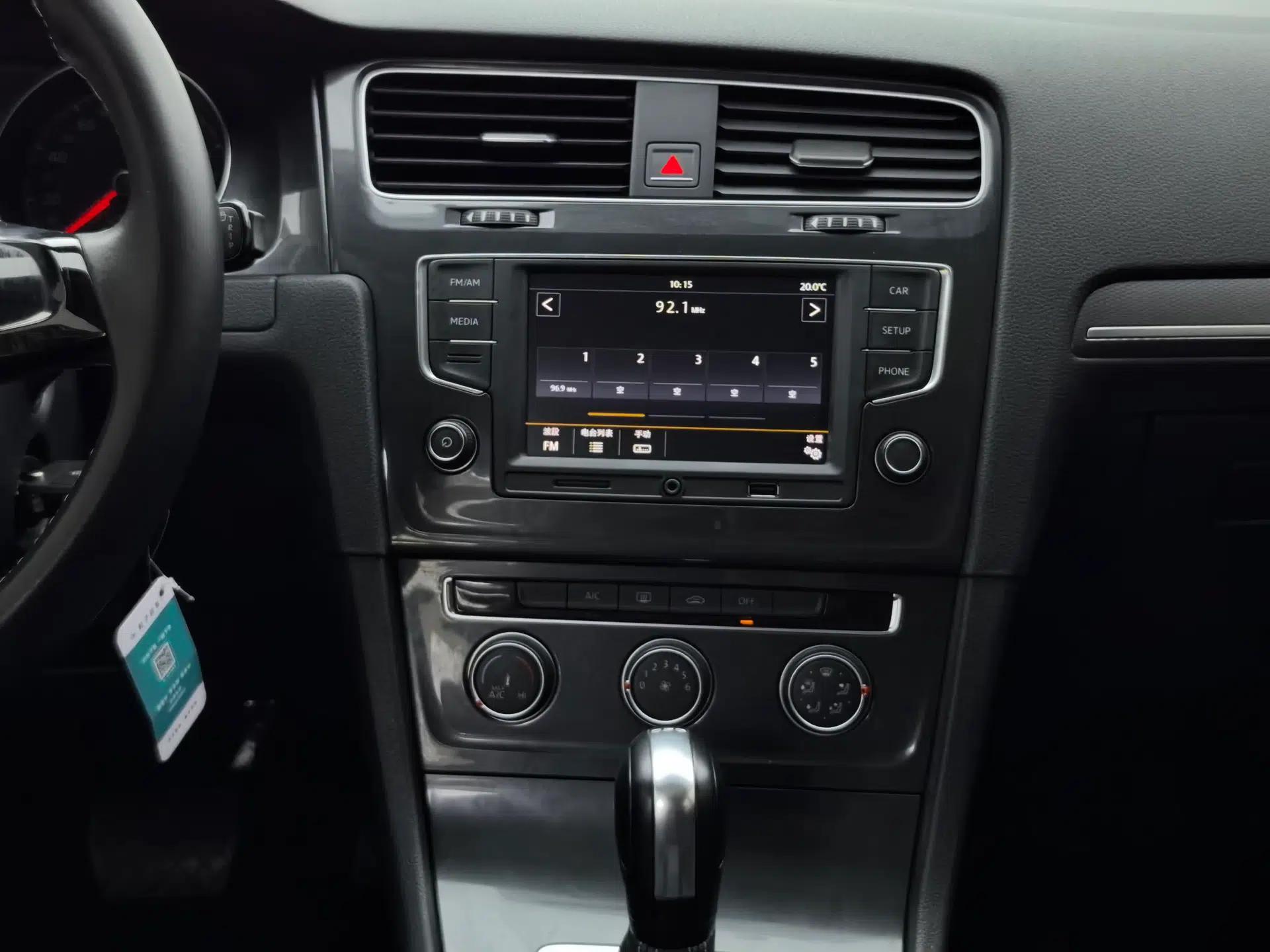 Volkswagen Golf 2017 230TSI Automatic Comfort Edition – Celebrating Milestone of One Million Units — миниатюра 24