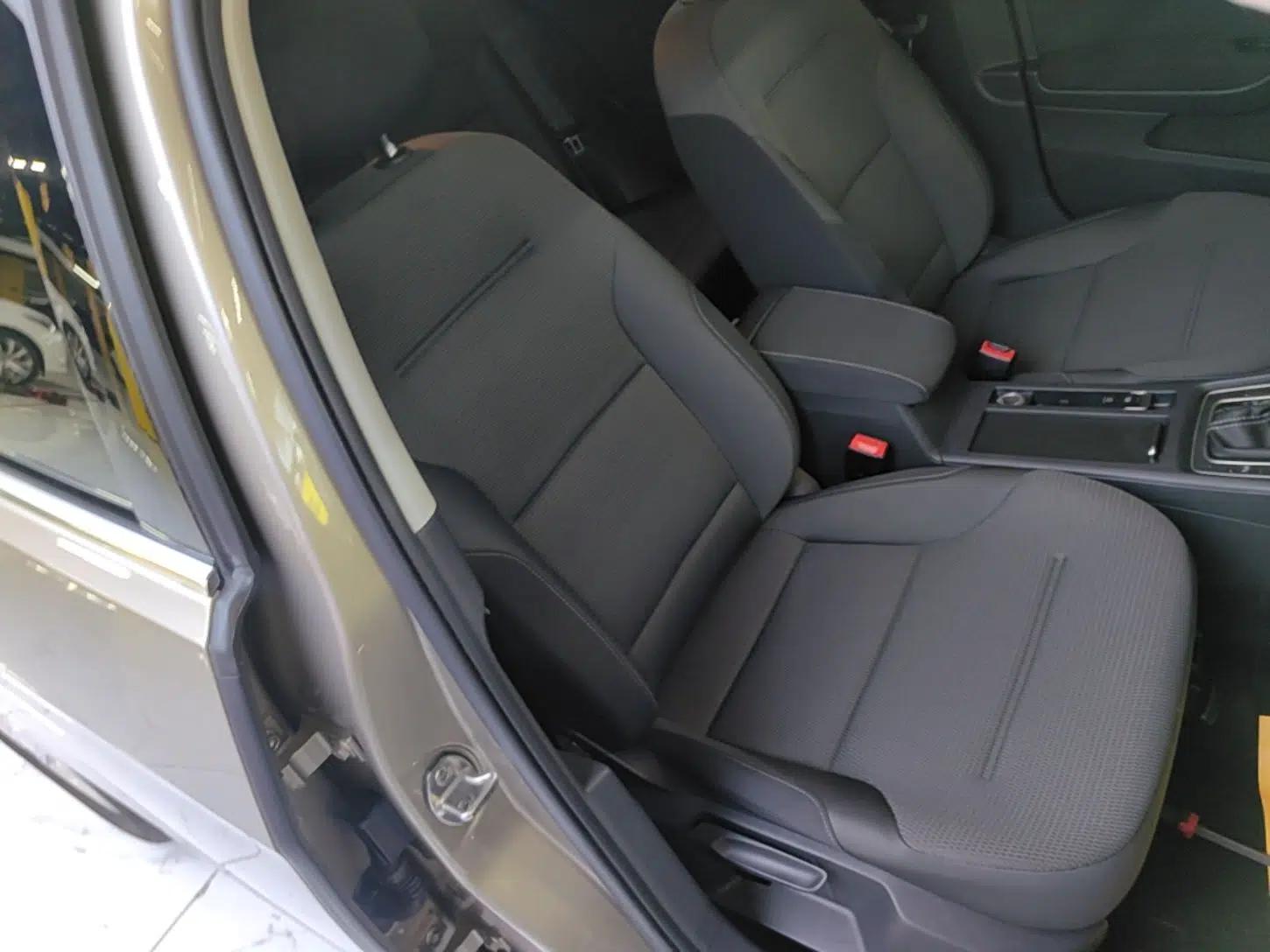 Volkswagen Golf 2017 230TSI Automatic Comfort Edition – Celebrating Milestone of One Million Units — миниатюра 28