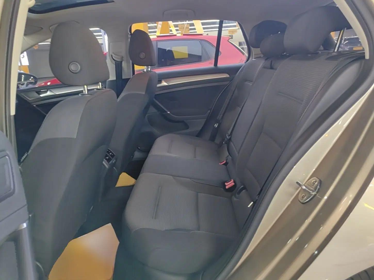 Volkswagen Golf 2017 230TSI Automatic Comfort Edition – Celebrating Milestone of One Million Units — миниатюра 29
