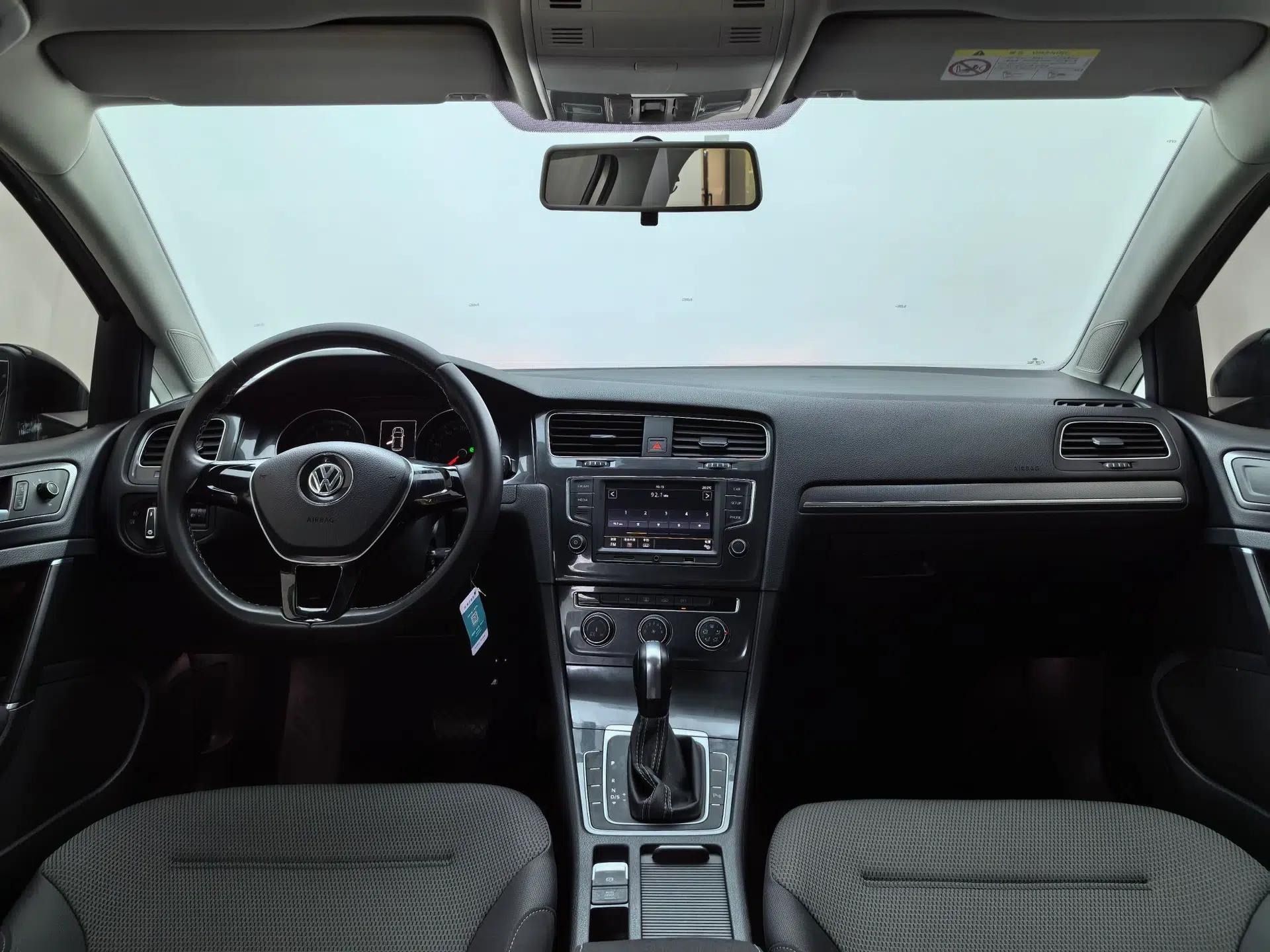 Volkswagen Golf 2017 230TSI Automatic Comfort Edition – Celebrating Milestone of One Million Units — миниатюра 37