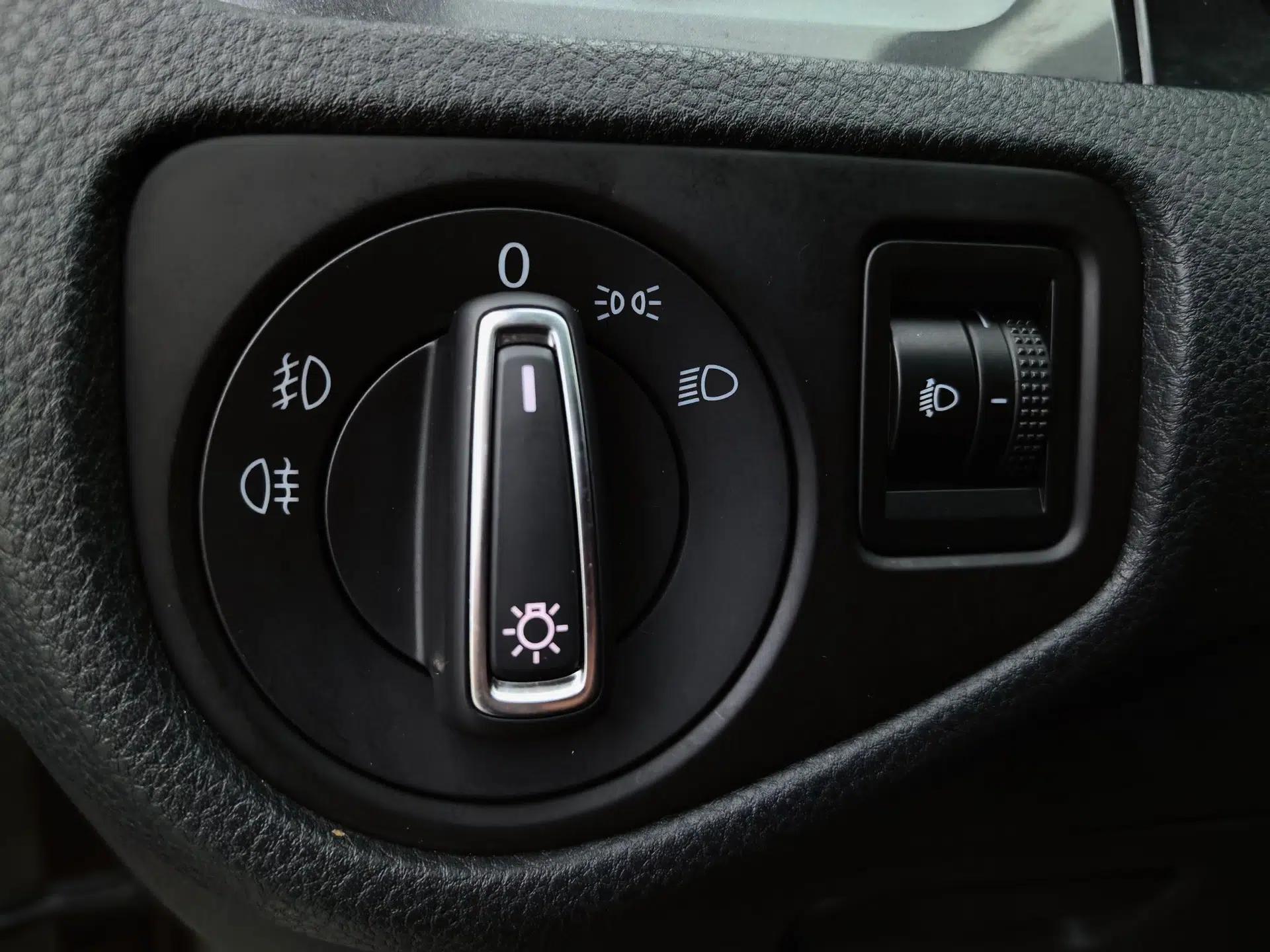 Volkswagen Golf 2017 230TSI Automatic Comfort Edition – Celebrating Milestone of One Million Units — миниатюра 42
