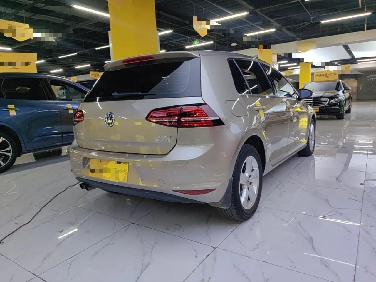 Volkswagen Golf 2017 230TSI Automatic Comfort Edition – Celebrating Milestone of One Million Units — миниатюра 6