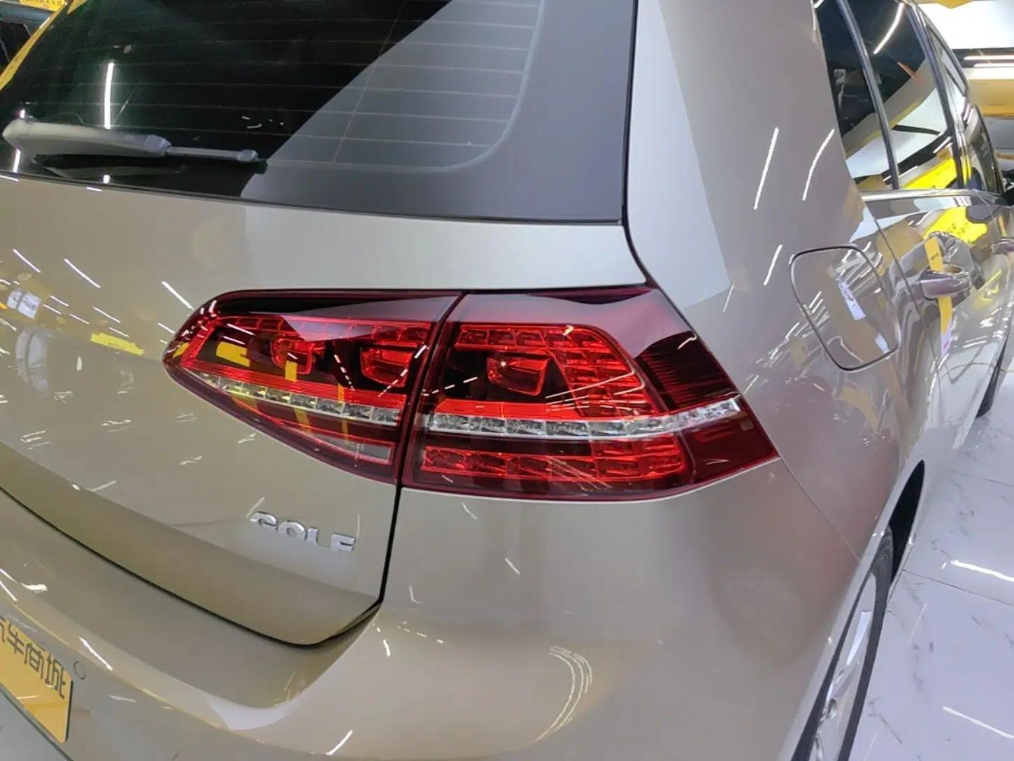 Volkswagen Golf 2017 230TSI Automatic Comfort Edition – Celebrating Milestone of One Million Units — миниатюра 9