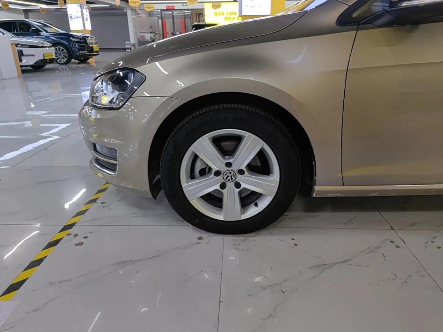Volkswagen Golf 2017 230TSI Automatic Comfort Edition – Celebrating Milestone of One Million Units — миниатюра 10