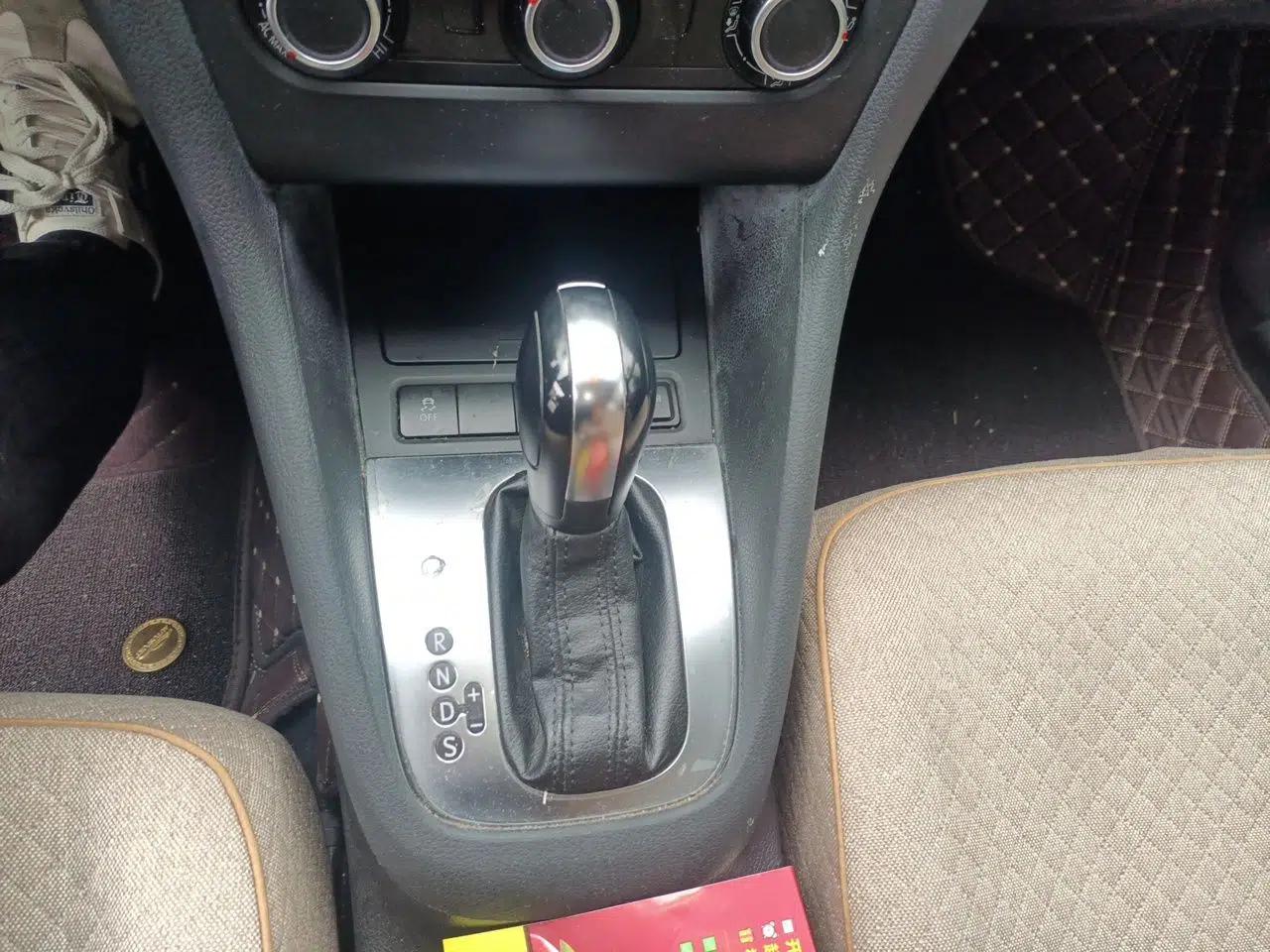 Volkswagen Golf 2012 1.6L Automatic Comfort Model — миниатюра 14