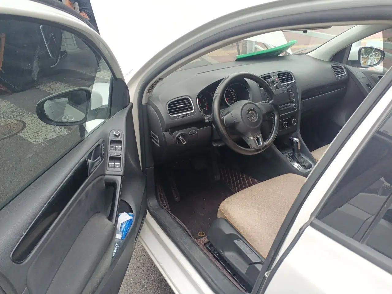 Volkswagen Golf 2012 1.6L Automatic Comfort Model — миниатюра 16