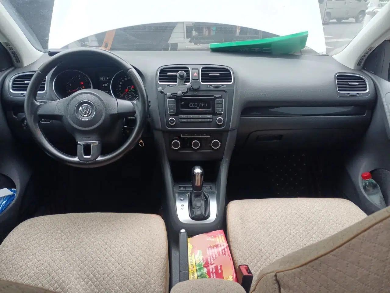 Volkswagen Golf 2012 1.6L Automatic Comfort Model — миниатюра 9
