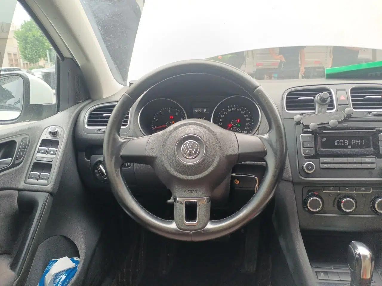 Volkswagen Golf 2012 1.6L Automatic Comfort Model — миниатюра 10