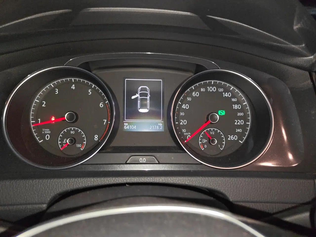 Volkswagen Golf 2018 1.6L Automatic Comfort Model — миниатюра 11