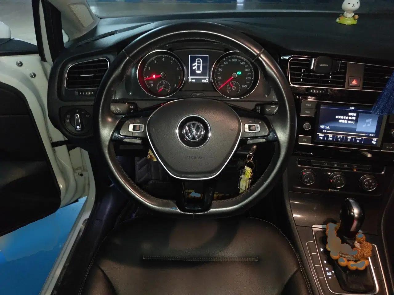 Volkswagen Golf 2018 1.6L Automatic Comfort Model — миниатюра 10