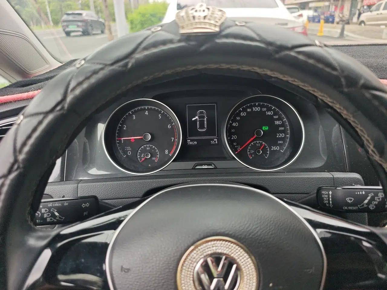 Volkswagen Golf 2017 1.6L Automatic Comfort Million-Vehicle Anniversary Edition — миниатюра 11