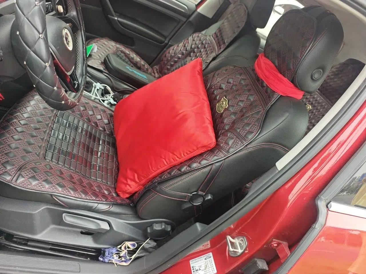 Volkswagen Golf 2017 1.6L Automatic Comfort Million-Vehicle Anniversary Edition — миниатюра 15