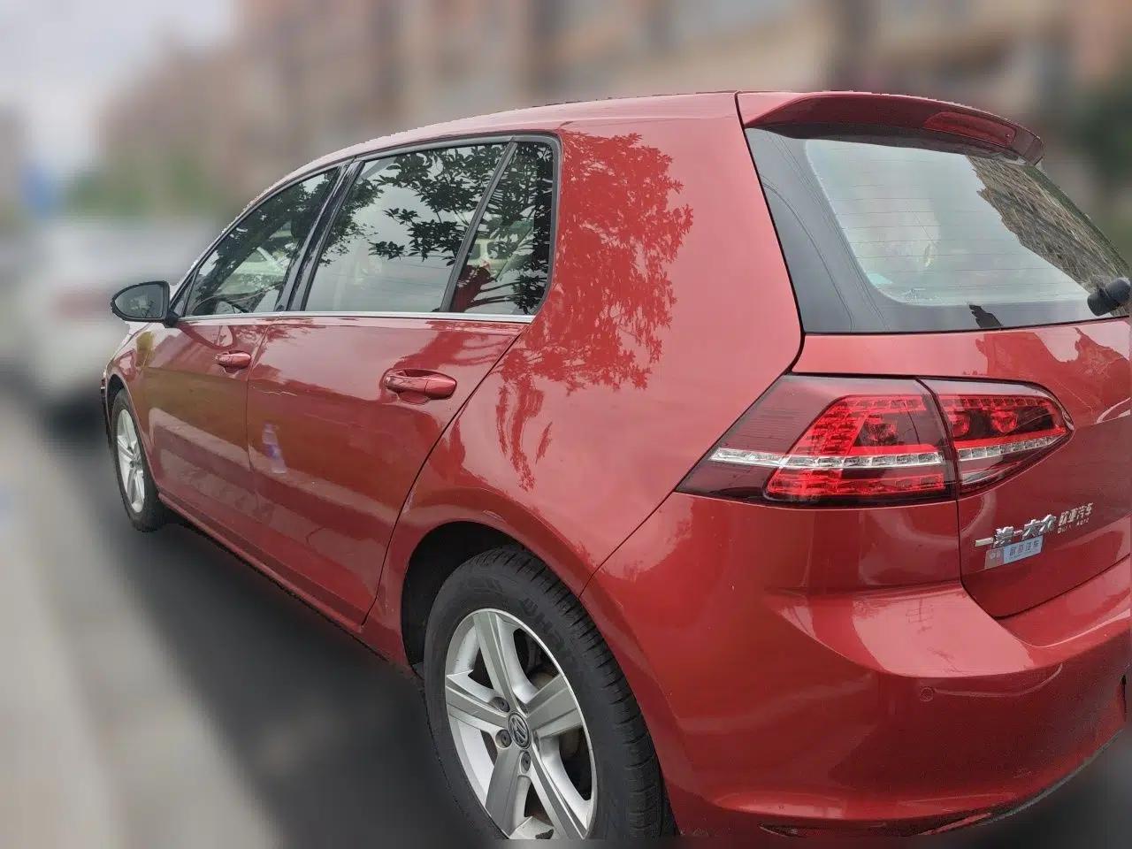 Volkswagen Golf 2017 1.6L Automatic Comfort Million-Vehicle Anniversary Edition — миниатюра 4