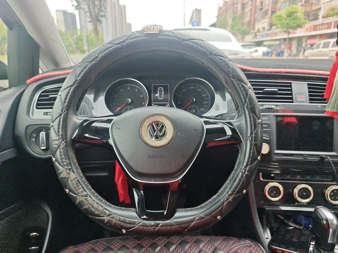 Volkswagen Golf 2017 1.6L Automatic Comfort Million-Vehicle Anniversary Edition — миниатюра 10