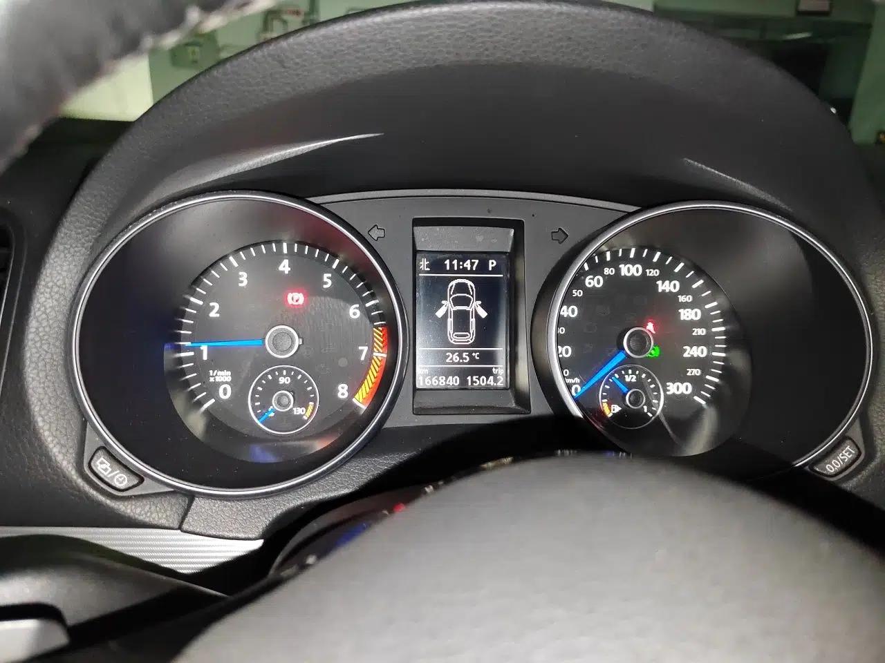 Volkswagen Golf 2014 2.0 TSI R Convertible — миниатюра 11