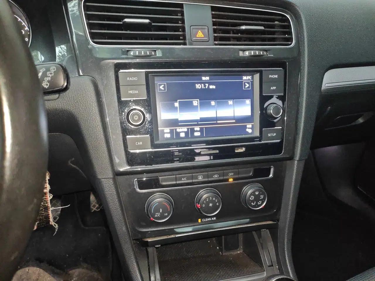 Volkswagen Golf 2018 230TSI Manual Comfort Version — миниатюра 13