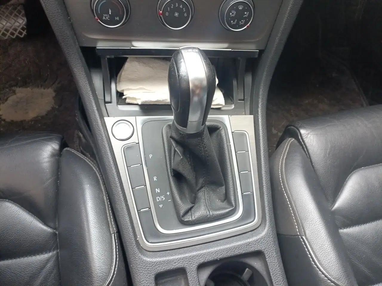 Volkswagen Golf 2016 230TSI Automatic Luxury Version — миниатюра 14