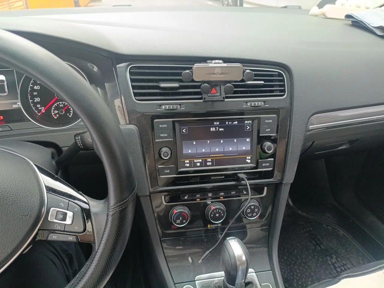 Volkswagen Golf 2018 230TSI Automatic Luxury Version — миниатюра 13