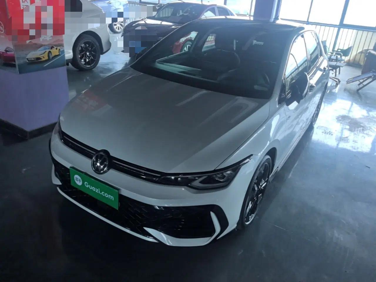 Volkswagen Golf 2025 300TSI R-Line — миниатюра 1