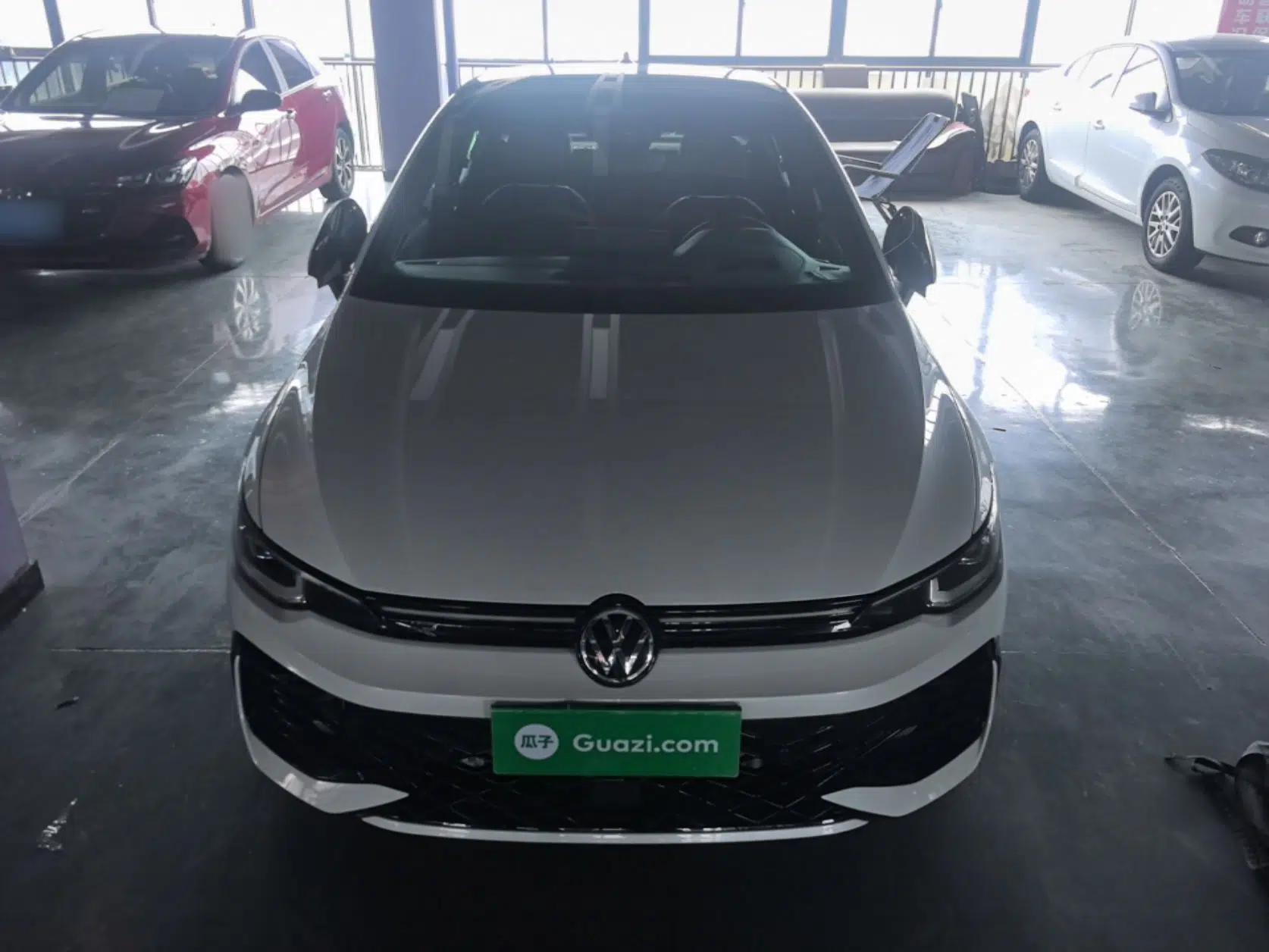 Volkswagen Golf 2025 300TSI R-Line — миниатюра 2