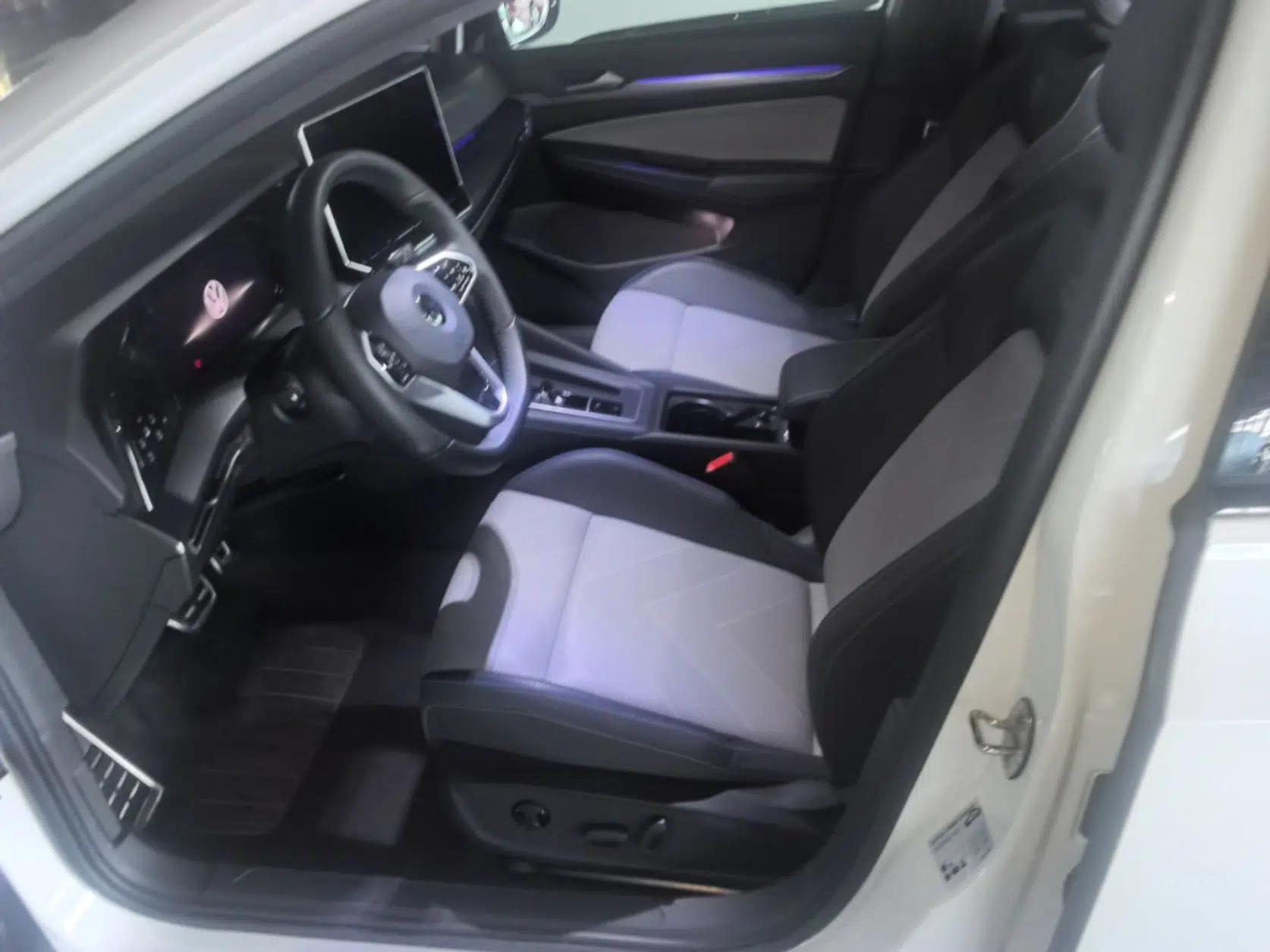 Volkswagen Golf 2025 300TSI R-Line — миниатюра 22