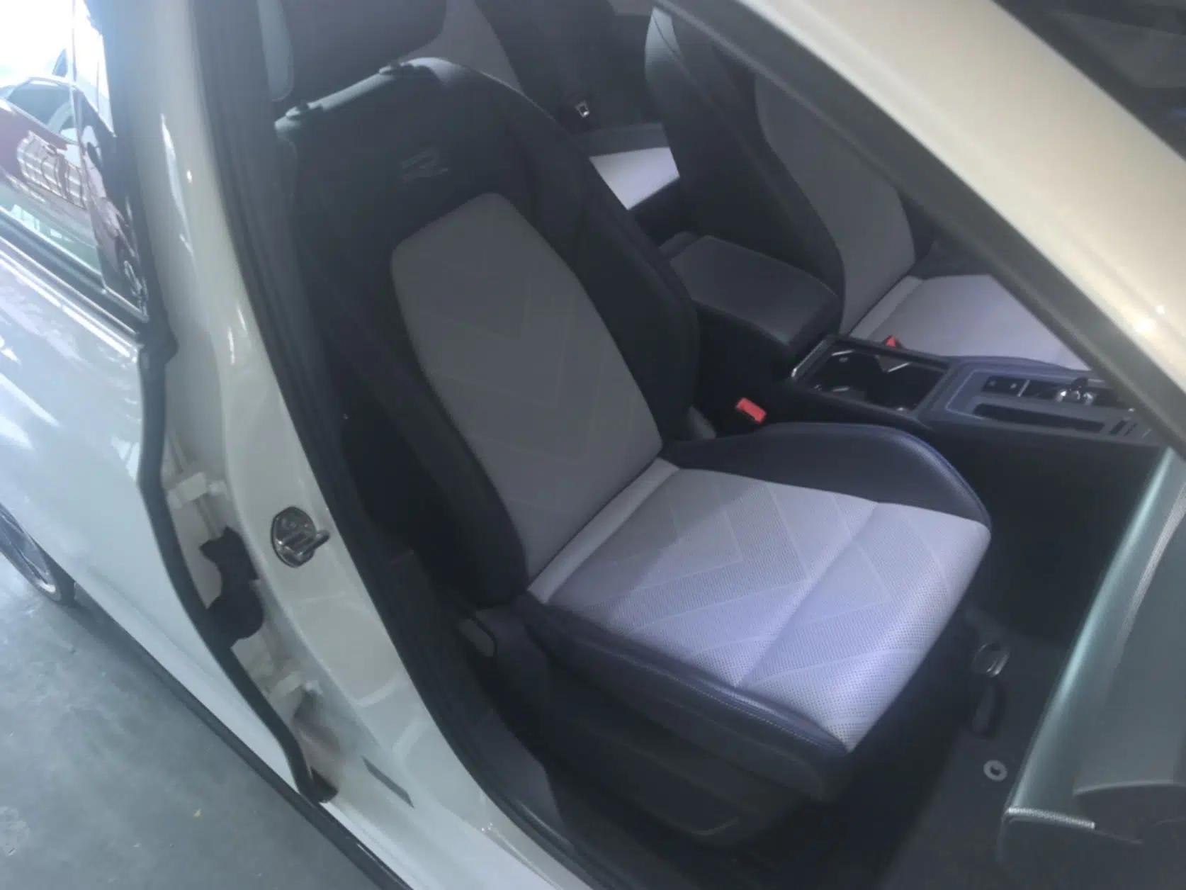 Volkswagen Golf 2025 300TSI R-Line — миниатюра 24