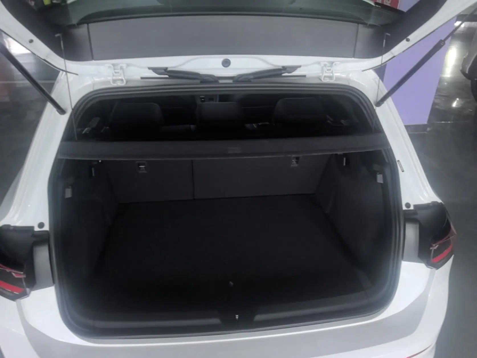 Volkswagen Golf 2025 300TSI R-Line — миниатюра 27