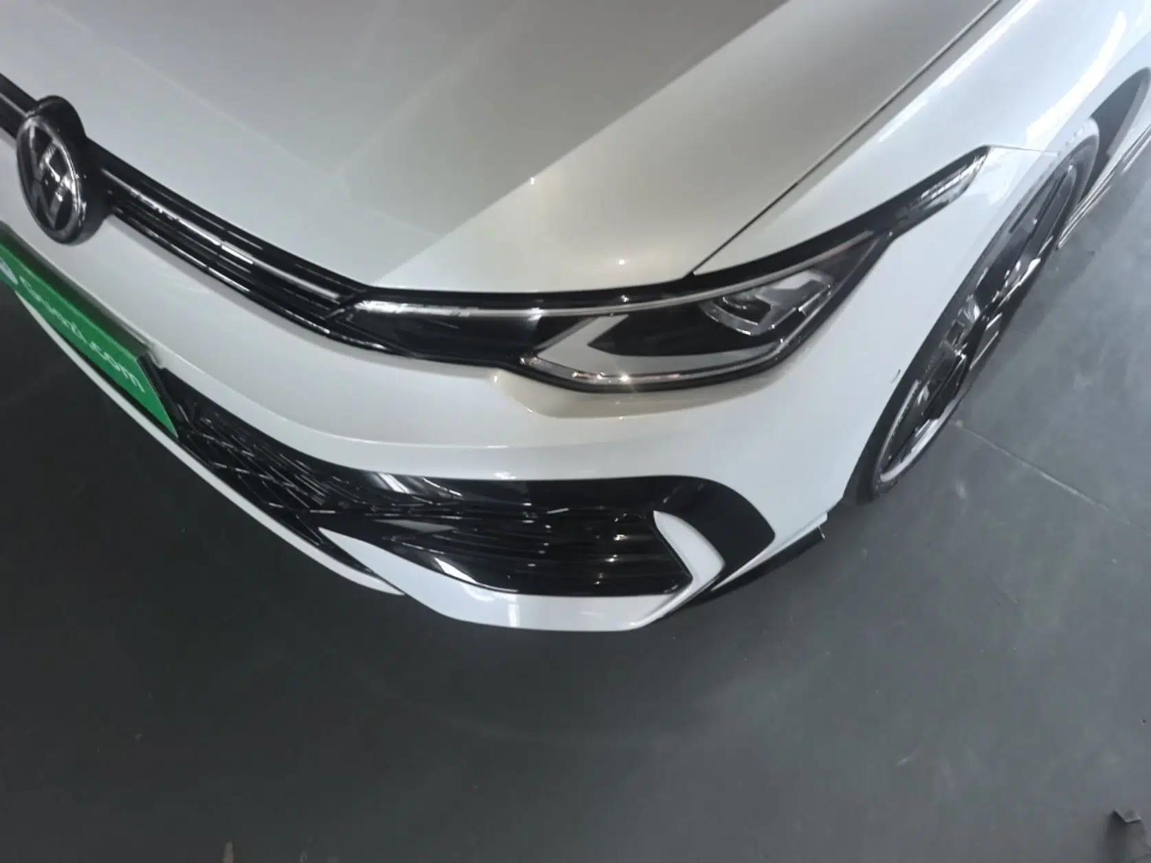Volkswagen Golf 2025 300TSI R-Line — миниатюра 8
