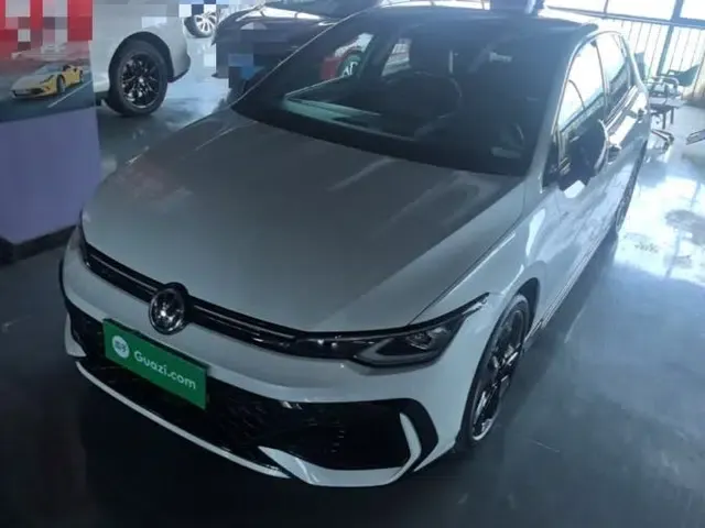 Volkswagen Golf 2025 300TSI R-Line