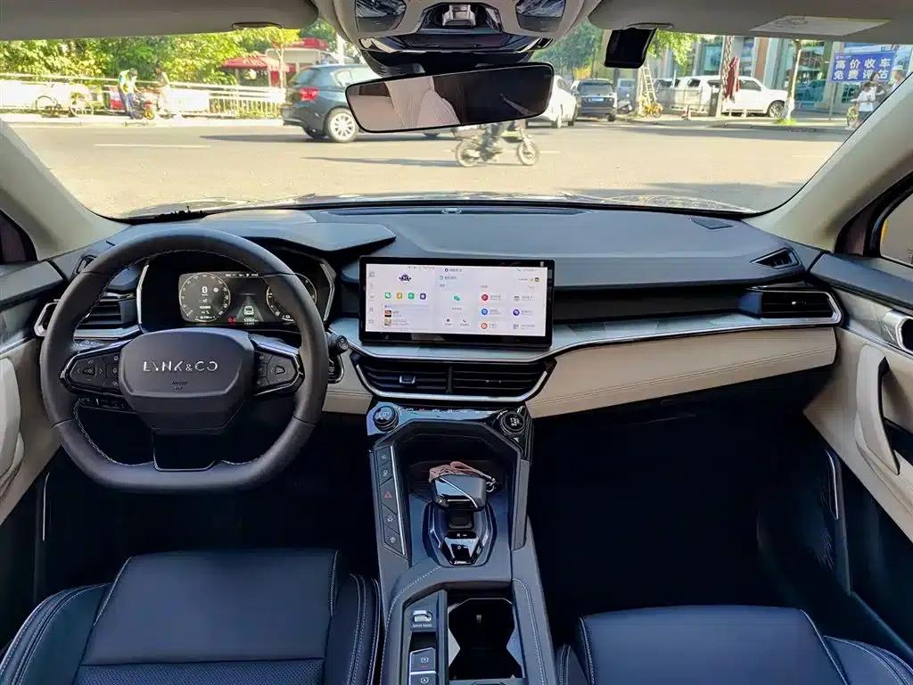 Lynk & Co 06 EM-P 2023 1.5T Remix PHEV Shero — миниатюра 10