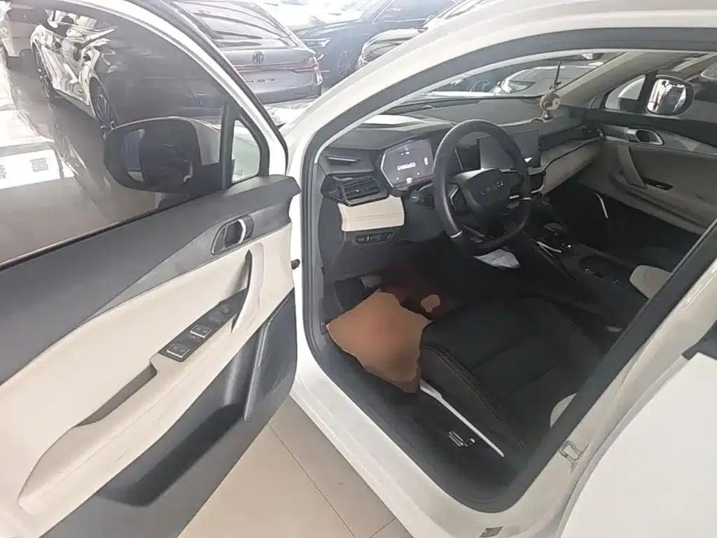 Lynk & Co 06 EM-P 2022 PHEV 84KM Range Pro — миниатюра 16